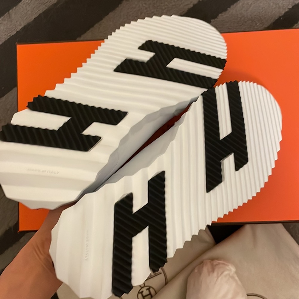 Authentic Hermes Classic H logo Leather sneakers - Picture 9 of 14